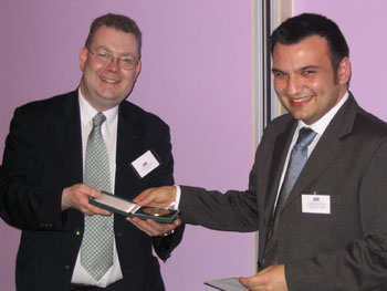 Richard Arnott (JEOL) presenting the JEOL medal to Daruish Hinderberger (Winner 2004)